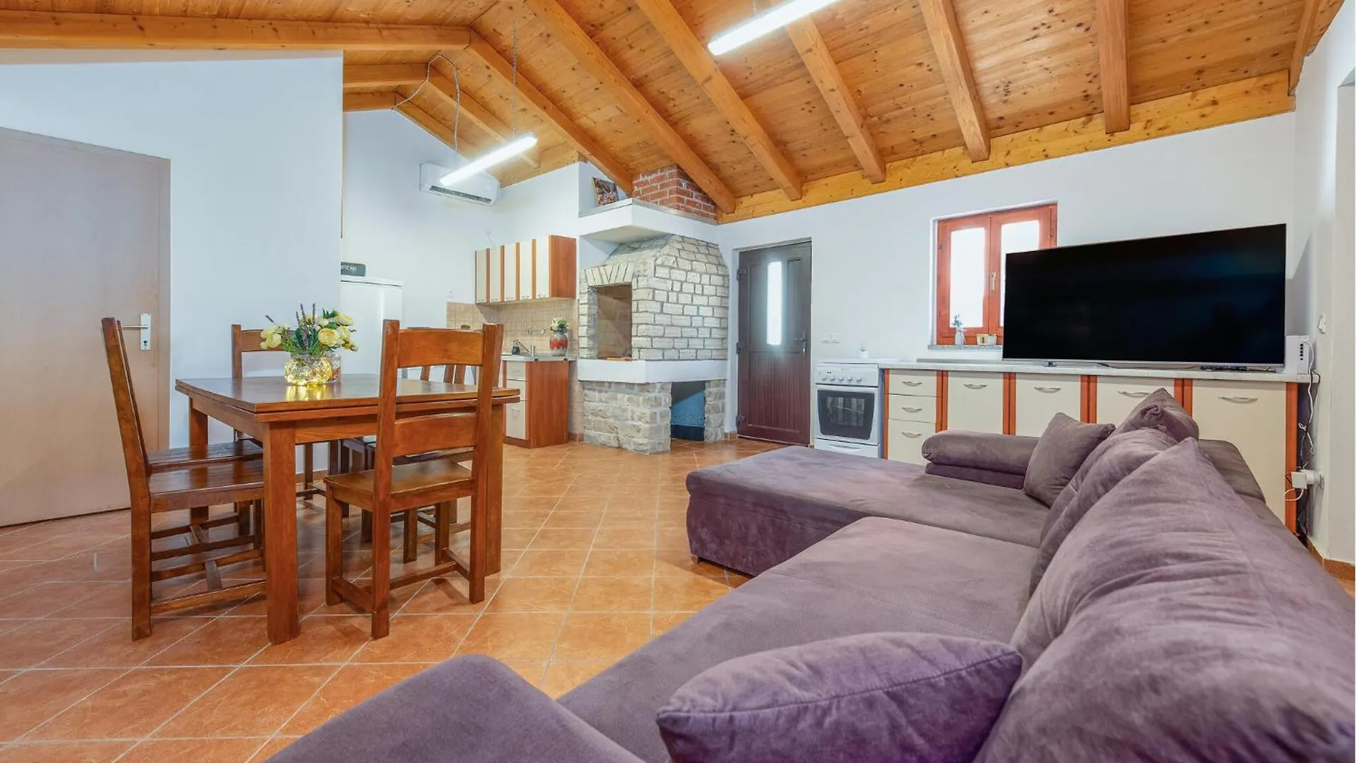Pet Friendly Home In Nin With Kitchen Hébergement de vacances